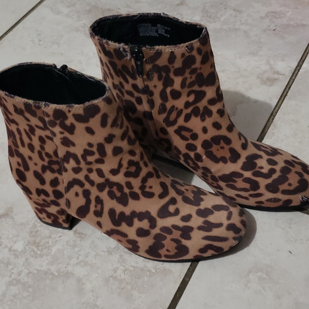 Animal print anckle boots size 8